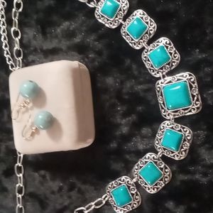 Turquoise & silver tone necklace with Turquoise earrings 18+2 inches long
